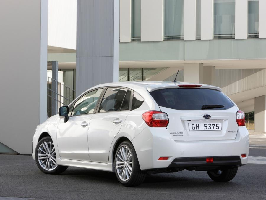  Subaru Impreza Hatchback 2011 года  (фото 8 из 16)